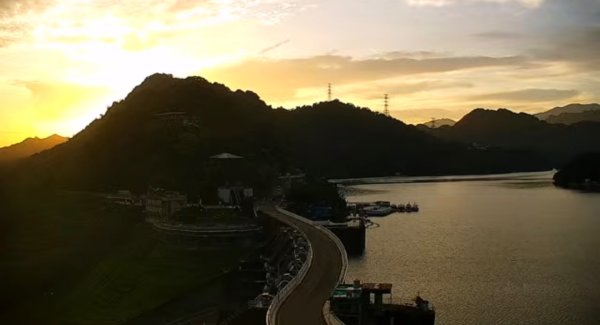 溪洲山封面