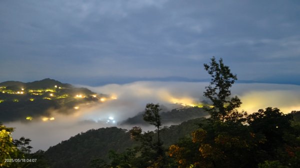 石碇趴趴走追雲趣 #二格山 #琉璃光 #雲瀑 #雲海流瀑 #雲海 5/182789958
