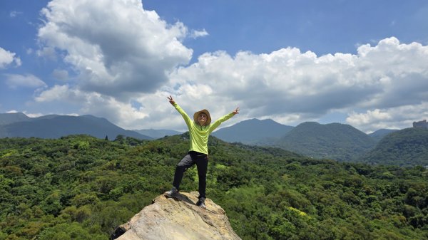 台北必訪步道，輕鬆好走的網美步道，軍艦岩步道，奇特地質景觀，360度無敵展望，特殊雪白巨岩。2788866