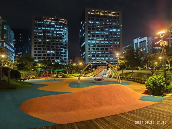 璀璨耀眼的夜景 - 大直美麗華、大稻埕、大港墘公園【臺北健走趣】【健走複利】2604609