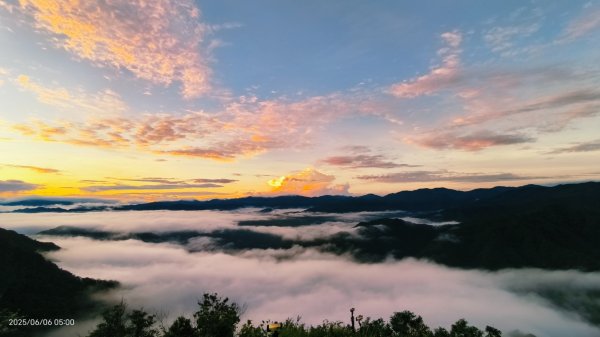 跟著雲海達人山友追雲趣 #日出雲海 #火燒雲 6/62804197