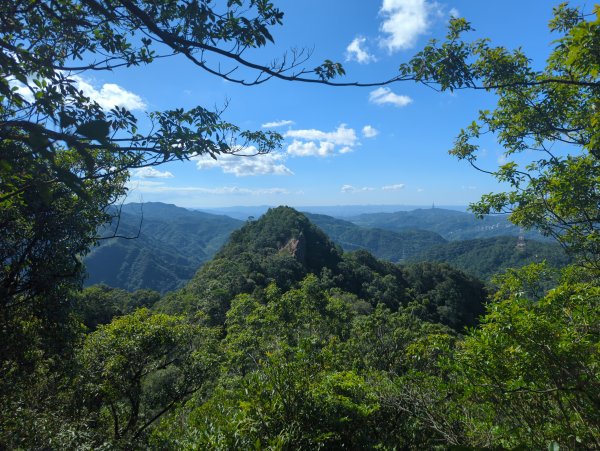 2025.10.10－微笑山線：【二格山系】皇帝殿稜線2919520