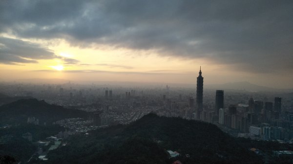 南港山縱走九五峰+糶米古道下象山578482