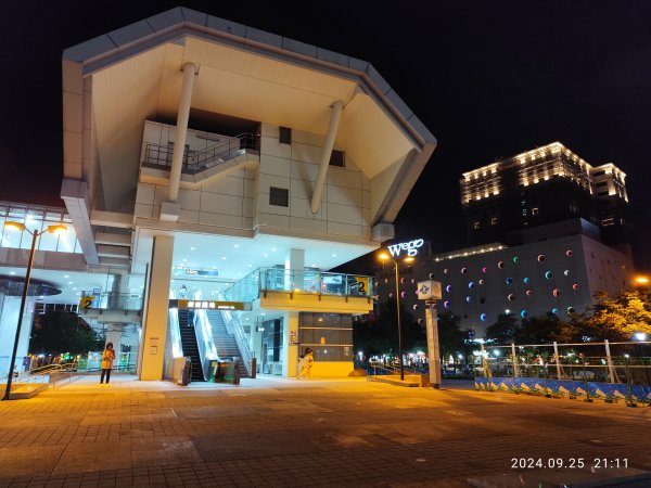 璀璨耀眼的夜景 - 大直美麗華、大稻埕、大港墘公園【臺北健走趣】【健走複利】2604602