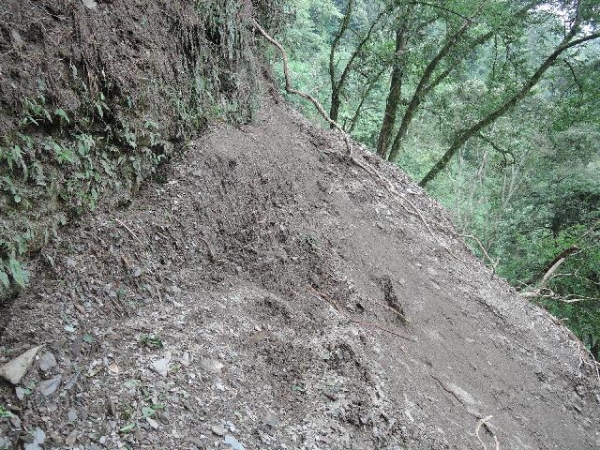 【公告】八通關步道3.6、5、9.4、11.5、12K等5處發生土石坍方，請山友評估自身能力注意安全