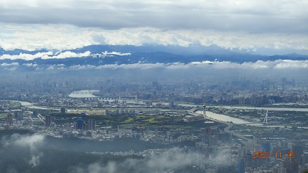 雲霧飄渺間的台北盆地&觀音山1926352