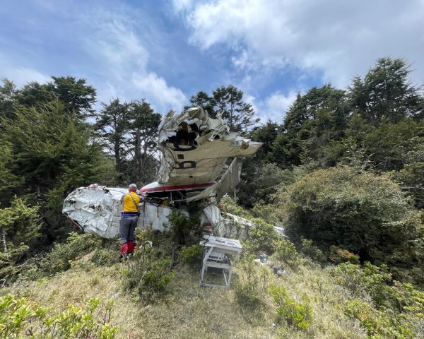 戒茂斯上嘉明湖下世新谷-二戰✈️-大鵬飛機✈️殘骸3046699