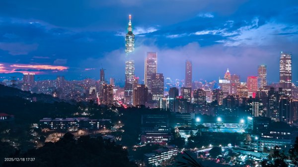 #天空之城 #穿雲箭 #虎山峰 #夕陽 #火燒雲 #夜景 #101大樓 12/182964778