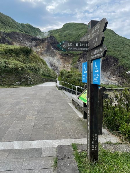 230807-小百岳#002 七星山+雙坑O繞（小油坑-冷水坑），美美兔享受七星風大的痛快。2279502