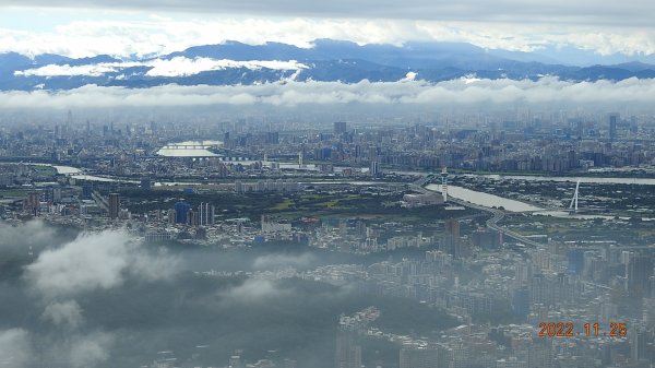 雲霧飄渺間的台北盆地&觀音山1926298
