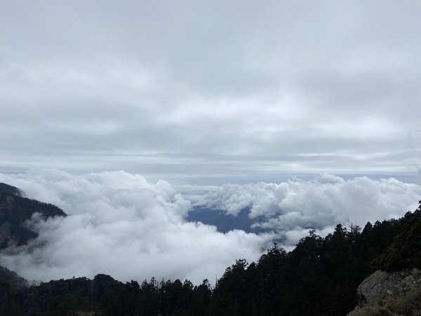 20230515-16玉山前西峰+遠望雨中的主東北2436695