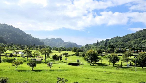山水綠生態公園，舊雙溪河步道，洲美運動公園，磺溪彩虹健康步道，榮富公園，榮華公園，北投明德公園