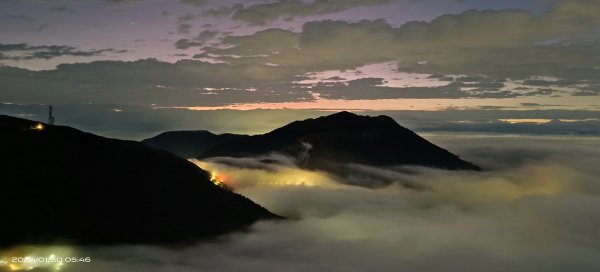 大屯山琉璃光/曙光日出雲海+火燒雲 #漫步在雲端 1/302413712