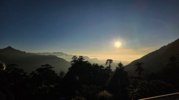 #奇萊南峰，海拔標高3358m#五星級豪華山屋_天池山莊 #天池山莊的紫色雲海、藍綠天空、皎潔明月2366384