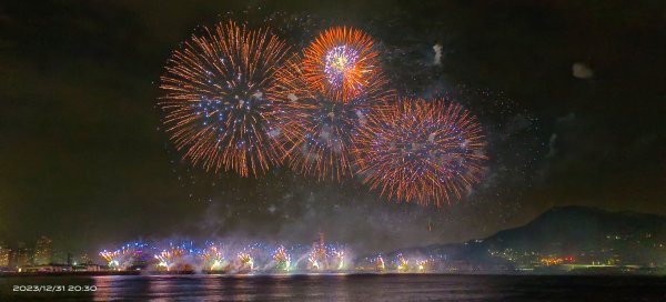 Happy New Year 2024 漁人碼頭跨年焰火 （手機手持拍攝）2390859