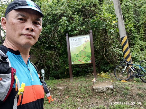 月眉山步道登山車行1100495