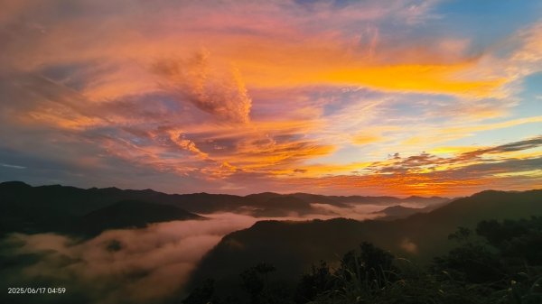 北宜郊山之濫觴 #琉璃光 #火燒雲 #日出 #雲海 6/172813720