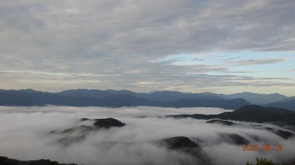 永遠看不膩的二格山藍天綠地雲海流瀑+日出火燒雲8/12&13陽明山流星雨夜空2245410