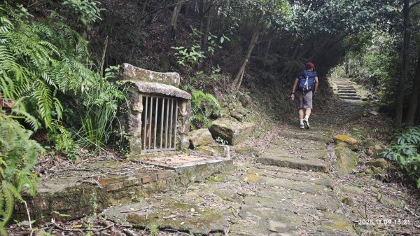 20251109 士林站到大湖站(福山宮_腰繞_燕溪古道_翠山步道_龍船岩_大溝溪)2932359