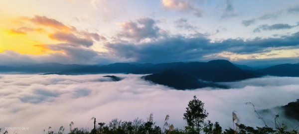 #新店四十份 #翡翠水庫壩頂 #雲海 #日出  #雲瀑 1/10 & 132979641