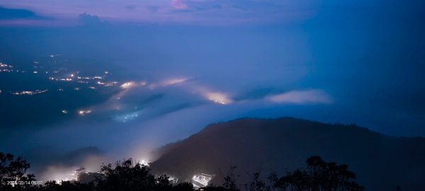 #二格山 #霧裡看花 #琉璃光 #曙光 #日出 #雲瀑 #雲海流瀑 10/142914032