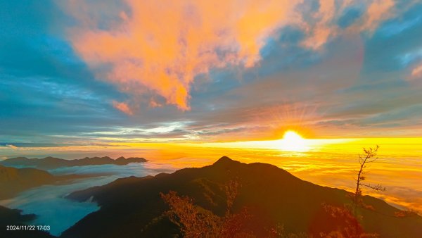 跟著雲海達人山友追雲趣-二訪 #鳶嘴山 解鎖 #黃金雲海 #夕陽雲海 #火燒雲 #琉璃光2652037