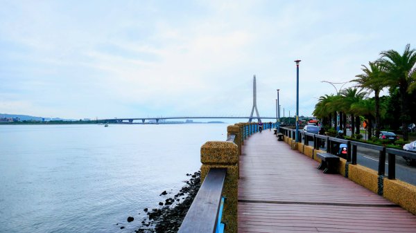 跨越，在河海交界3042383