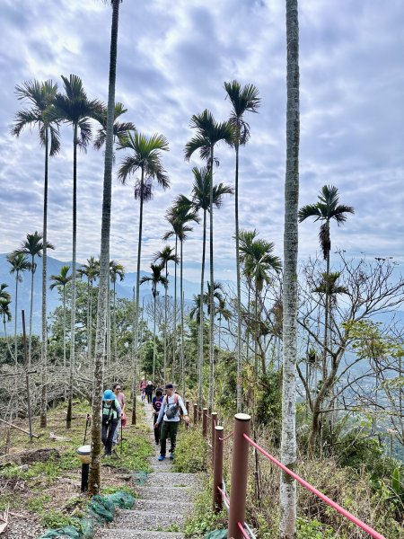 阿拔泉.獨立山悠遊--好友重逢的雲端漫步   2026.01.172985438