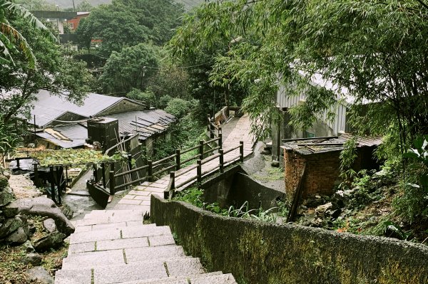 新北瑞芳｜九份_山尖路觀光步道｜滿滿和風氣息!金瓜石水圳橋遺跡1574457