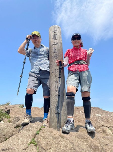 230807-小百岳#002 七星山+雙坑O繞（小油坑-冷水坑），美美兔享受七星風大的痛快。2279511