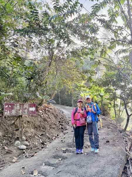 再訪八通關社寮古道登陳東坑山    2025.11.252946093