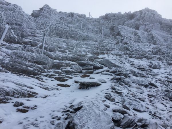 【新聞】玉山積雪，呼籲山友做好準備再登頂