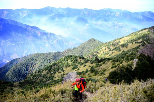  坐車比登山還累的大山...郡大山99888