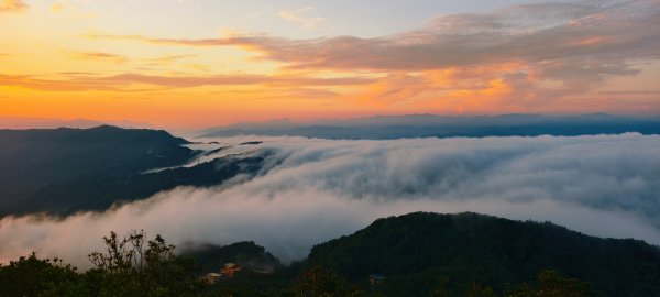 #二格山 #琉璃光 #霞光 #火燒雲 #雲海流瀑 #日出 8/202864880