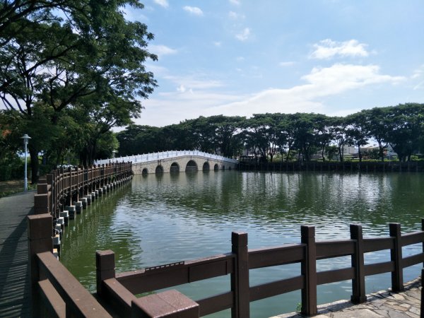 天鵝湖環保水上公園環湖步道封面