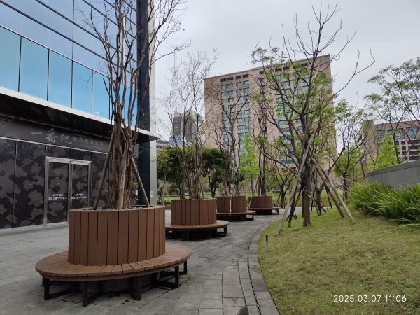 內湖大港墘公園、西湖圖書館、湖光教會、737巷美食街2729392