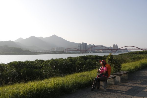 小坪頂山連走稻香山、嗄嘮別山、忠義山、光武山、台北藝術山