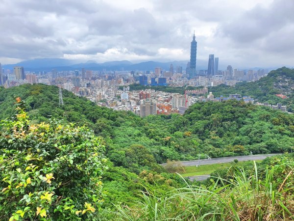 台北大縱走第六段縮減版，富陽生態自然公園，福州山，中埔山東峰，軍功山，拇指山，糶米古道，烏來瀑布1697334