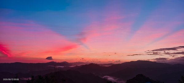 #二格山 #火燒雲 #霞光 #日出 8/122857994