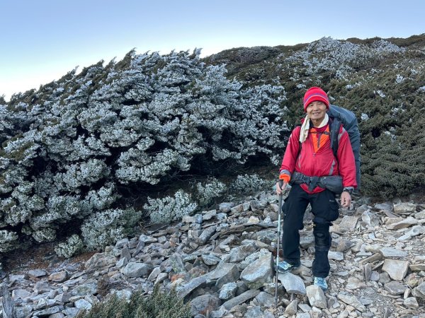 2024/12/20~12/22 帶76歲爸爸補考被山陀兒颱風趕下山~未竟的南玉山，2024完成玉山2675147