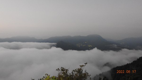 跟著雲海達人山友追雲趣第四彈彈無虛發，翡翠水庫壩頂(新店四十份公墓附近)之日出雲海+雲瀑 8/171807432