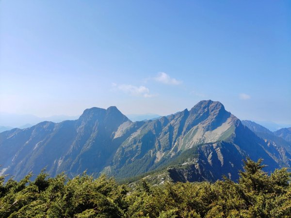 終於看到1000元背面的山景登頂玉山北峰／前峰2495949