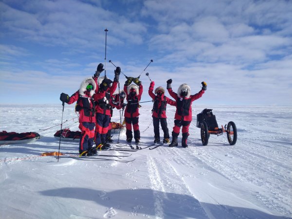 「前進南極點」進度報告(三)「高原路線」挑戰進入第7天  強風暴雪可視範圍剩2公尺