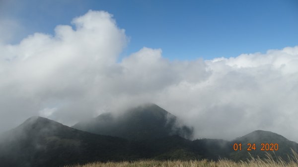 誰無暴風勁雨時，守得雲開見日明812444