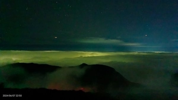 跟著雲海達人山友追雲趣 #大屯山 #琉璃光雲海 6/82518716