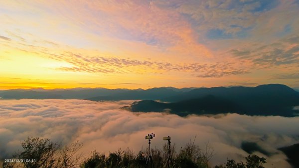 跟著雲海達人山友追雲趣 #翡翠水庫壩頂 #日出雲海 #火燒雲 12/12657481