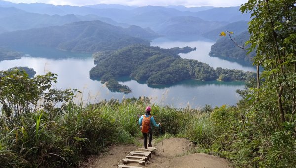 (姨婆趴趴走)第三十八集:攀登新北石碇小格頭獅頭山，探訪翡翠水庫的鱷魚島、千島湖、土虱頭景觀2416811