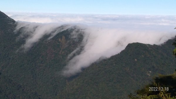 12/18寒流追霧淞太晚出發，第七次夫婦山終於滿滿的雲海和經典雲瀑 !1956942