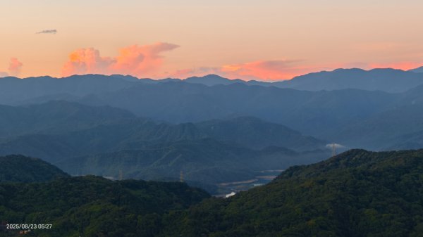 #二格山 #霞光 #日出 #艷紅鹿子百合 #大鳳蝶雄蝶 #紅花石蒜 #彼岸花 8/232867756