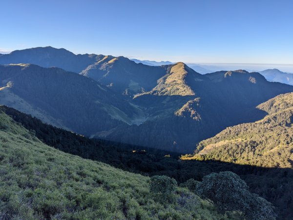 合歡群峰(北峰、西峰)：雖然路途遠的要命、一路不停上上下下、沿途風景真是壯觀，辛苦是值得的！1906882